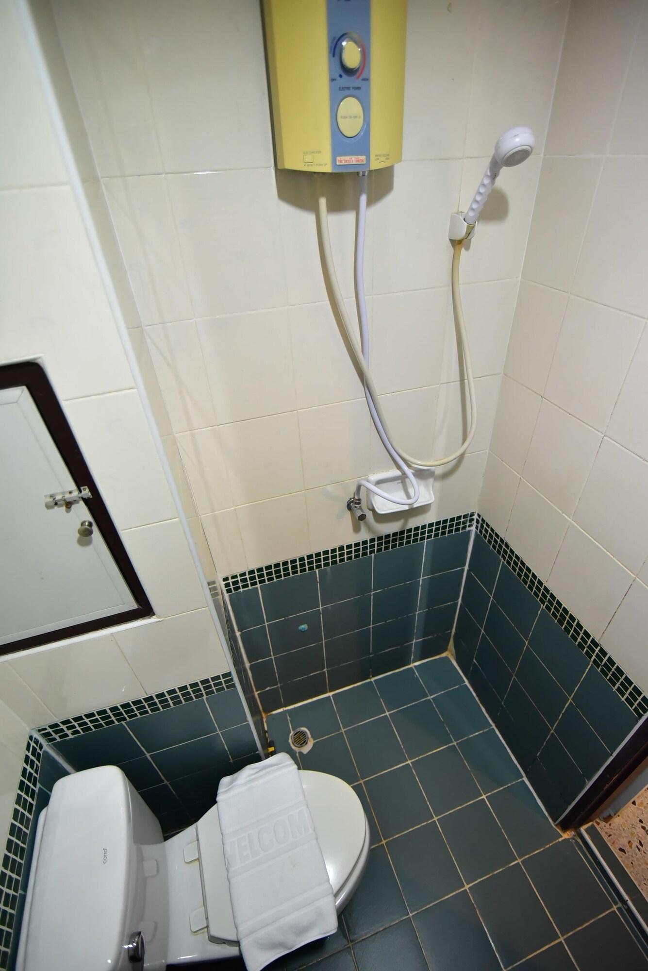 Hotel Thara House Bangkok Esterno foto