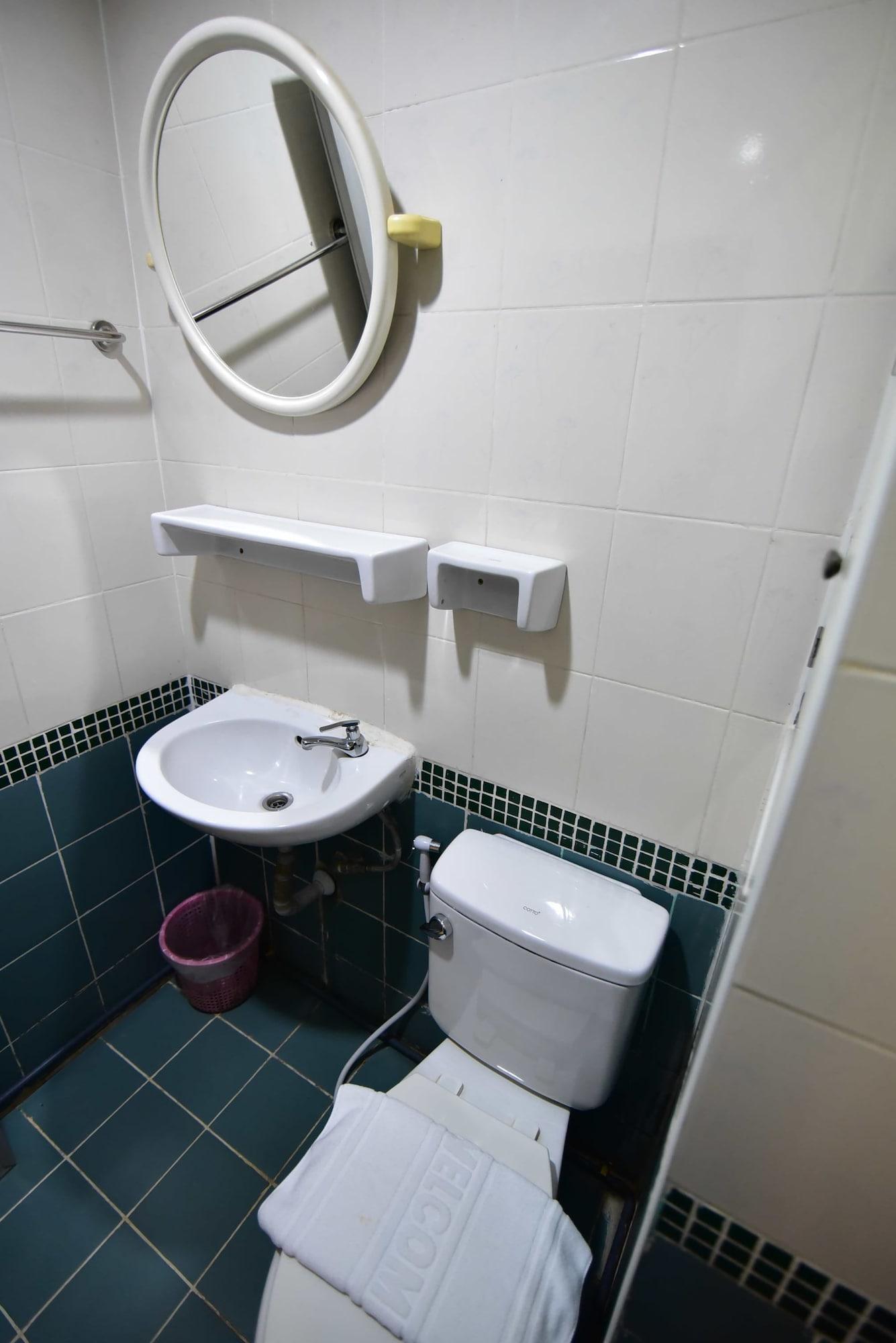 Hotel Thara House Bangkok Esterno foto