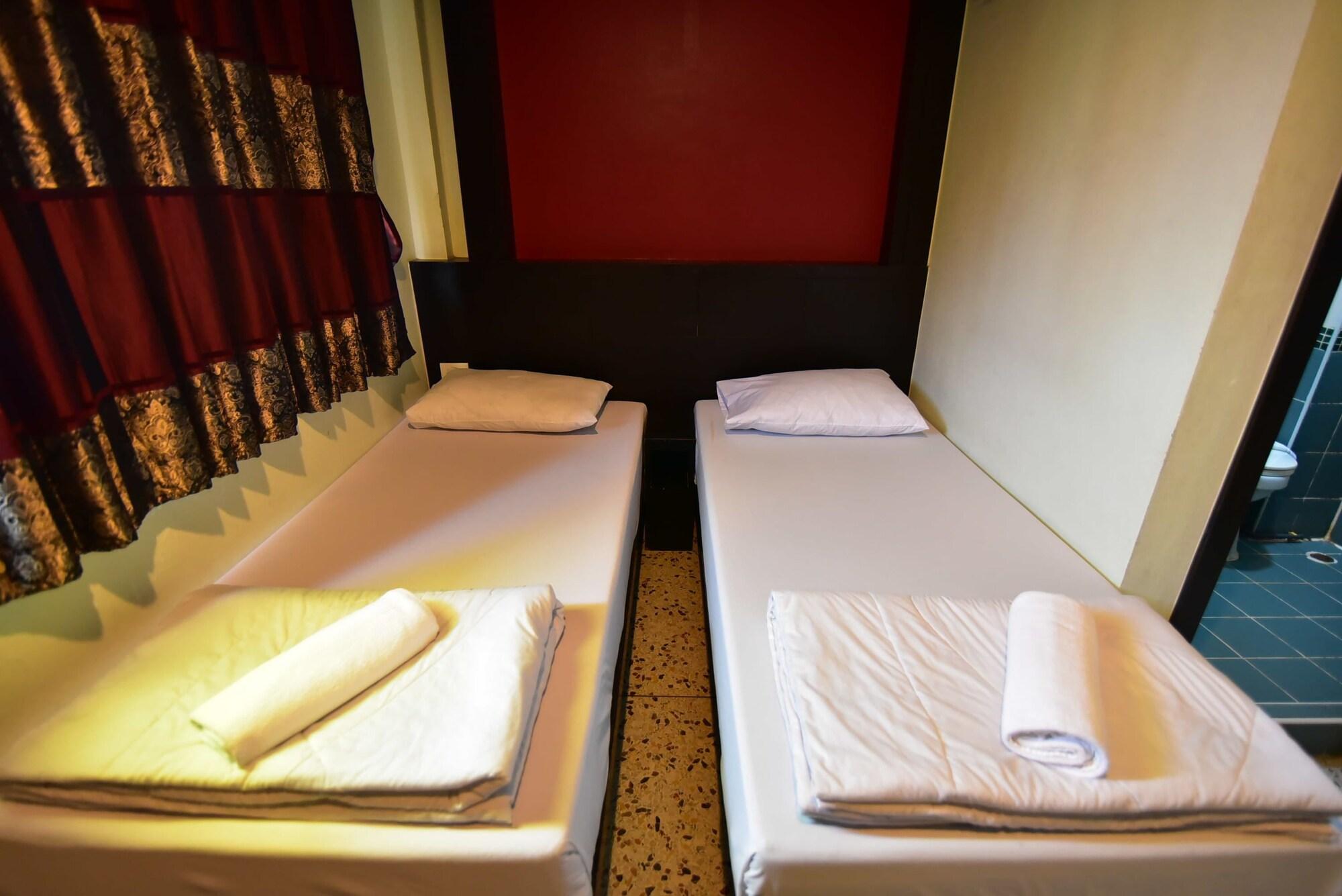 Hotel Thara House Bangkok Esterno foto