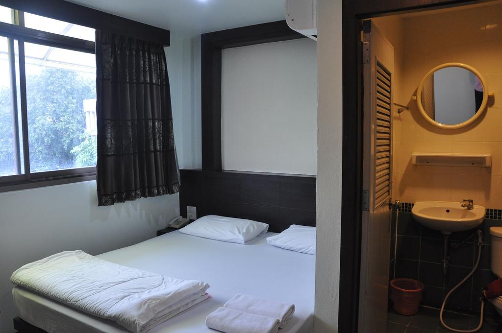 Hotel Thara House Bangkok Esterno foto