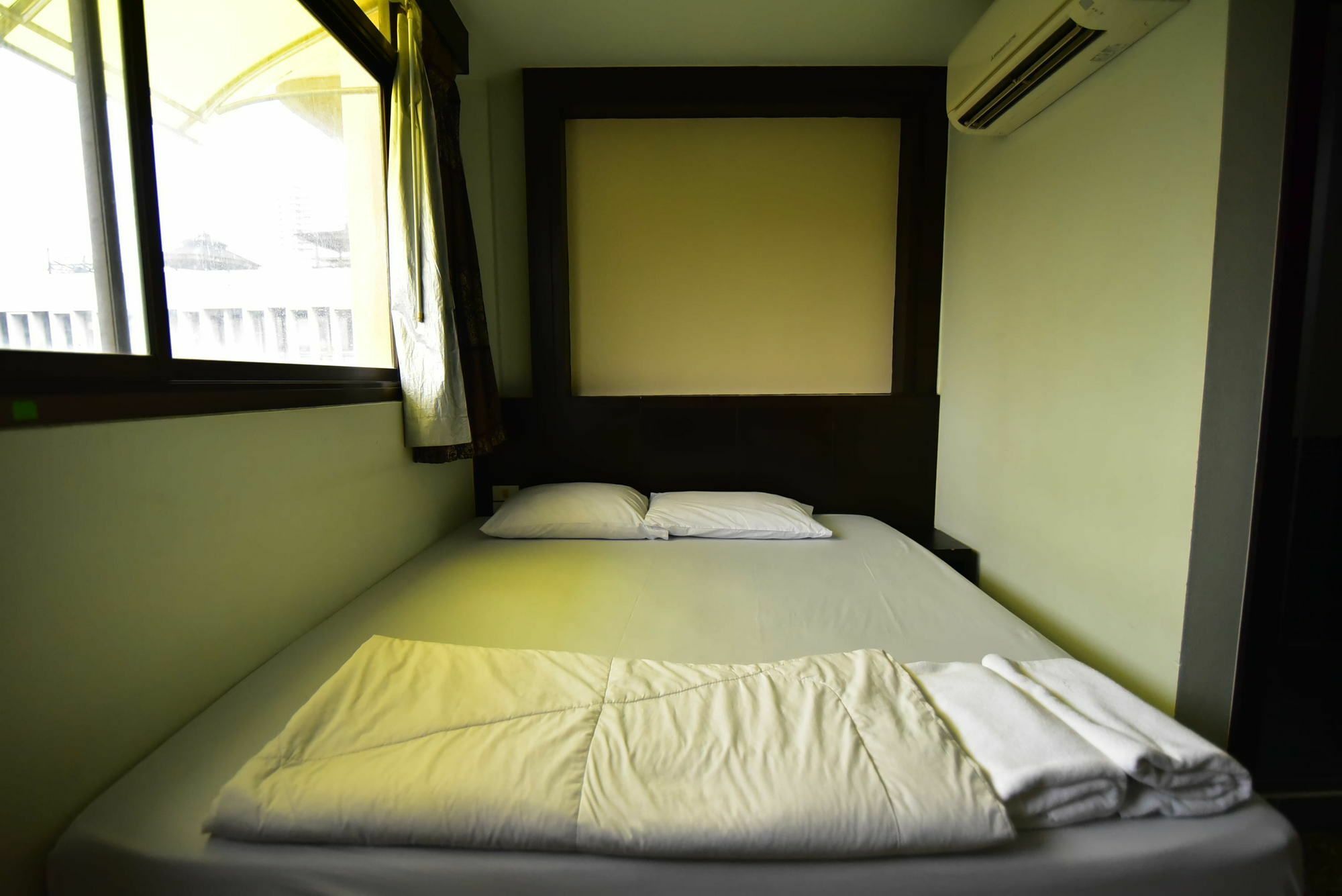 Hotel Thara House Bangkok Esterno foto